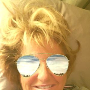 Meet your Posher, Leslie